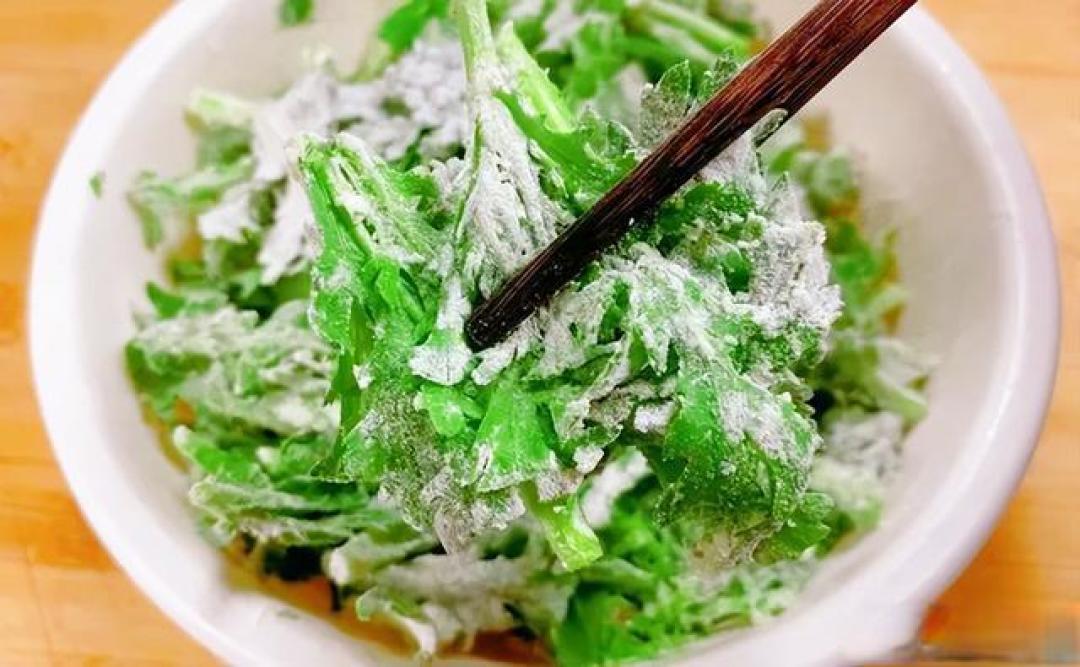 不只香椿炒鸡蛋,河南人的春天第一口鲜,是从一盘蒸菜开始的