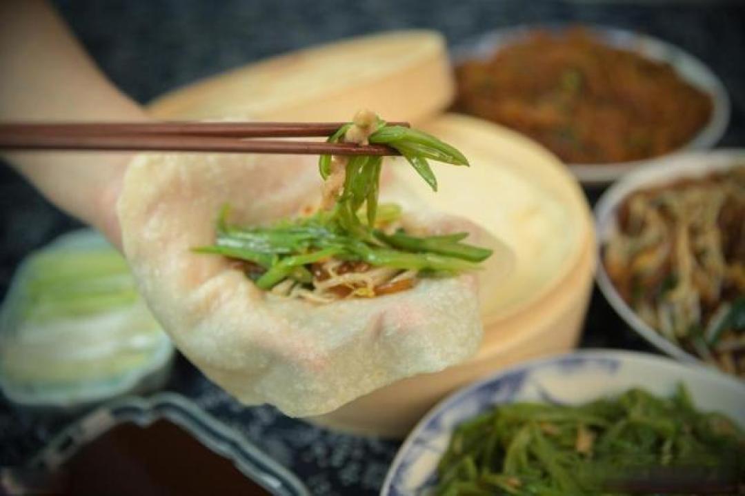 不只香椿炒鸡蛋,河南人的春天第一口鲜,是从一盘蒸菜开始的