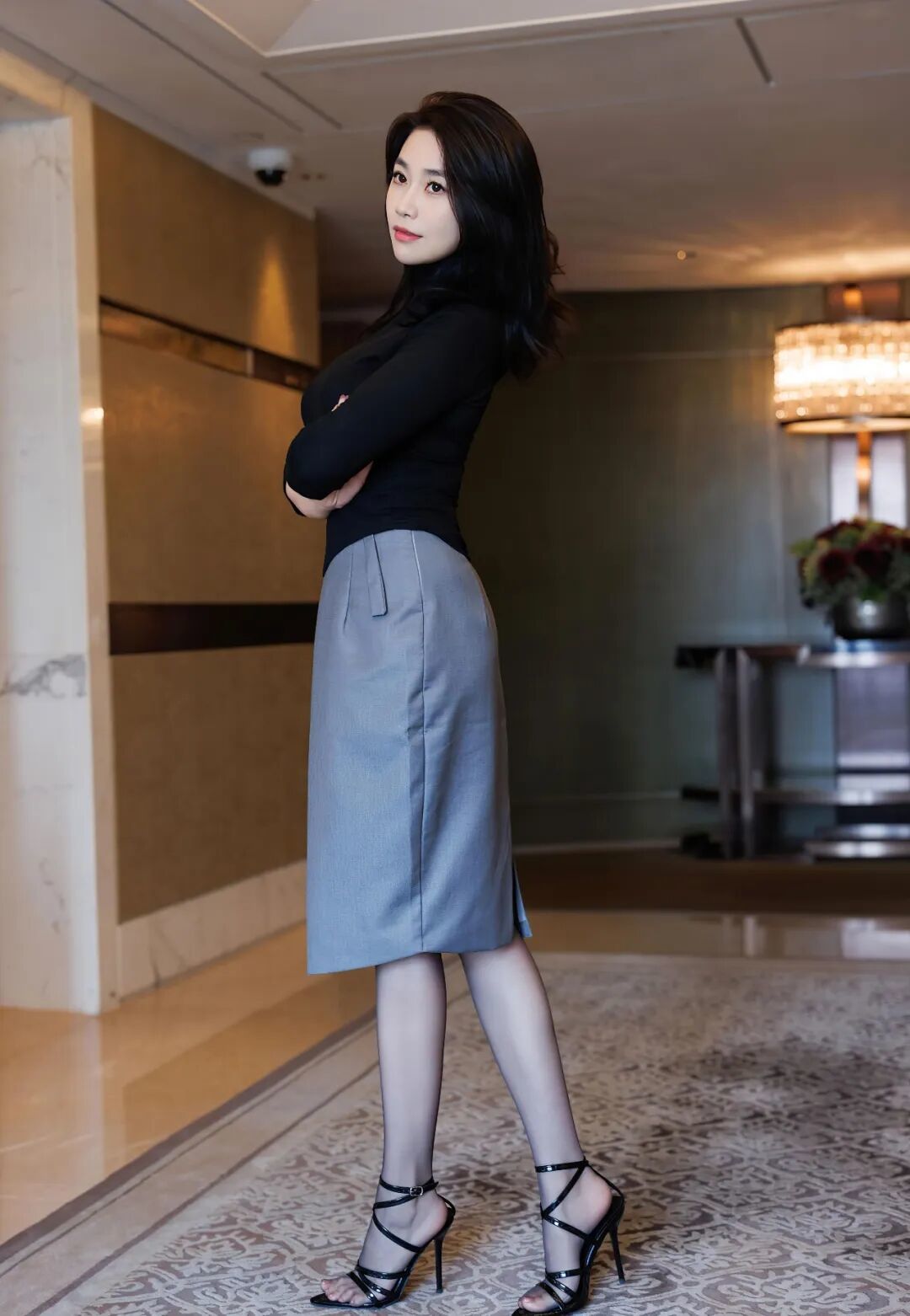 极简高阶感｜黑灰配搭，解锁职场女性的松弛气场