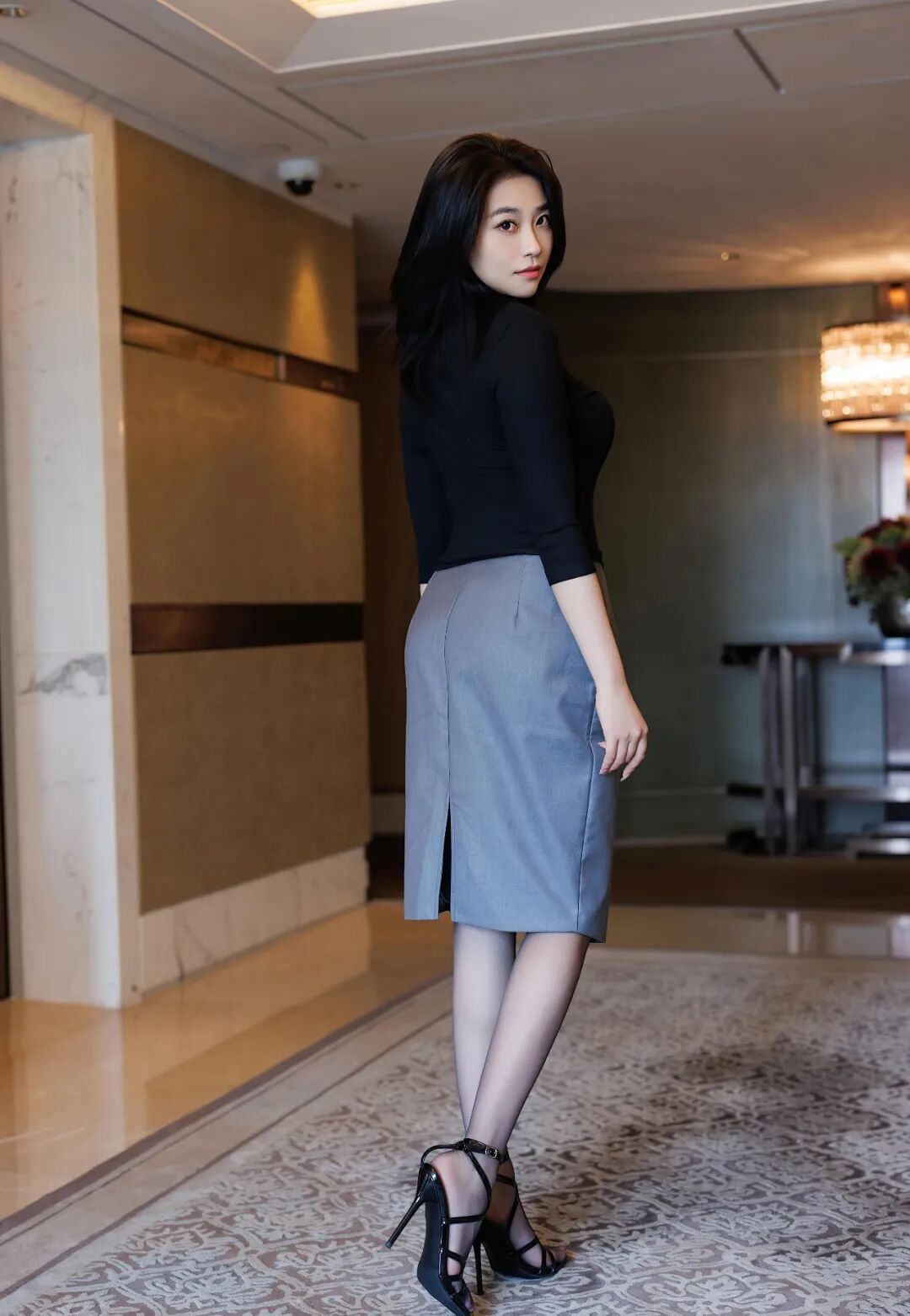 极简高阶感｜黑灰配搭，解锁职场女性的松弛气场