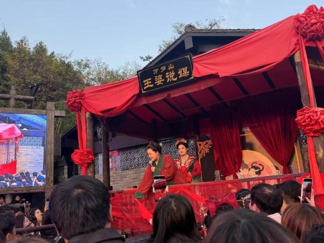 门票100玩三天，河南万岁山靠三千名演员年入12亿
