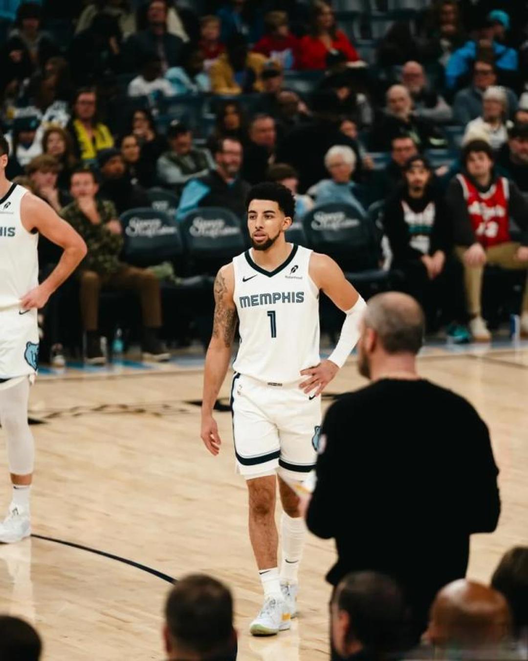 冲突爆发！两人驱逐！等着被NBA禁赛吧