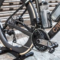 别被“全能车”忽悠！2025年选公路车还是山地车，关键看通勤路况与几何角度