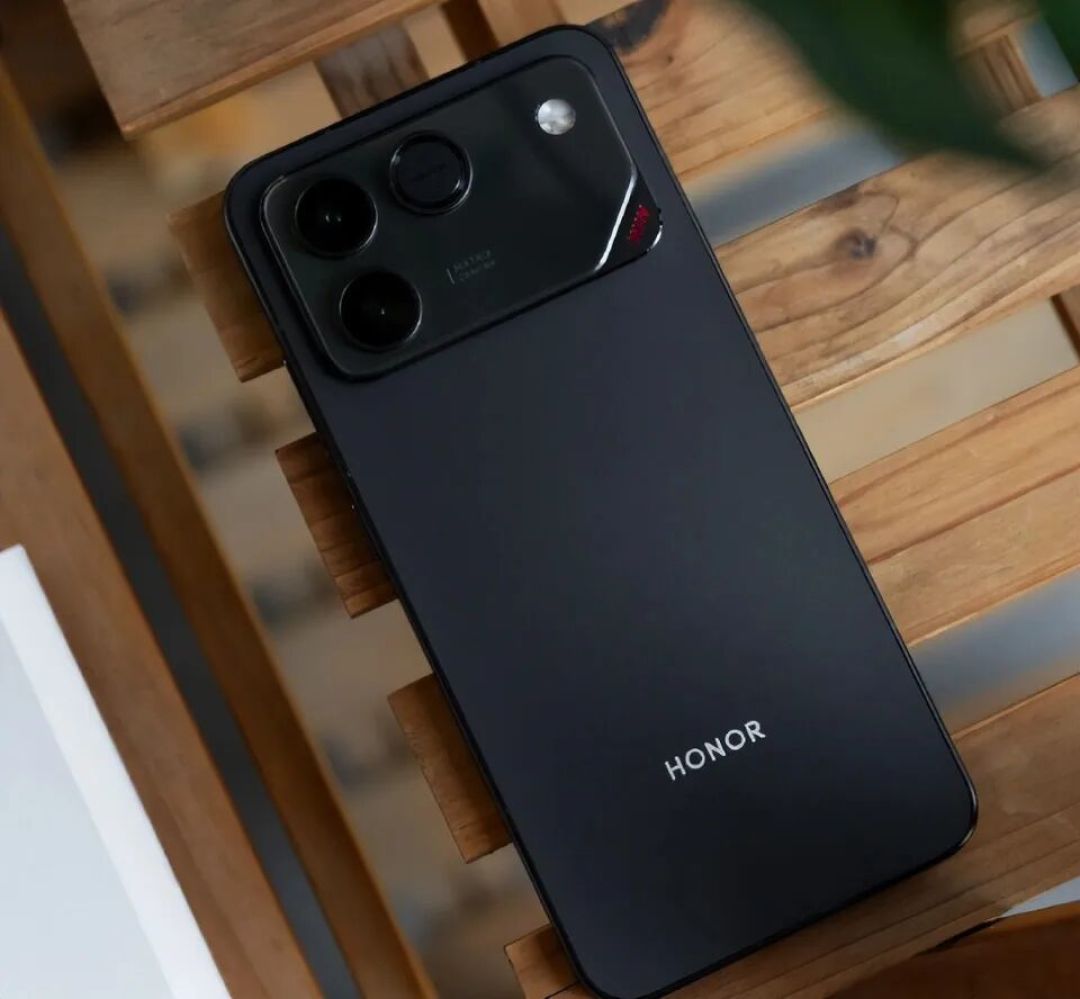 荣耀再度“卖断货”,16GB+1TB+10000mAh,热销旗舰吃上“新补贴”