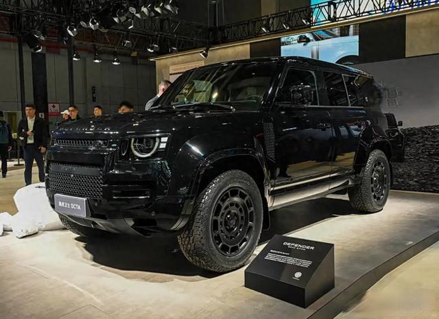 路虎卫士跌破69万！曾经硬汉如今换装宝马V8，百万级6D底盘下放