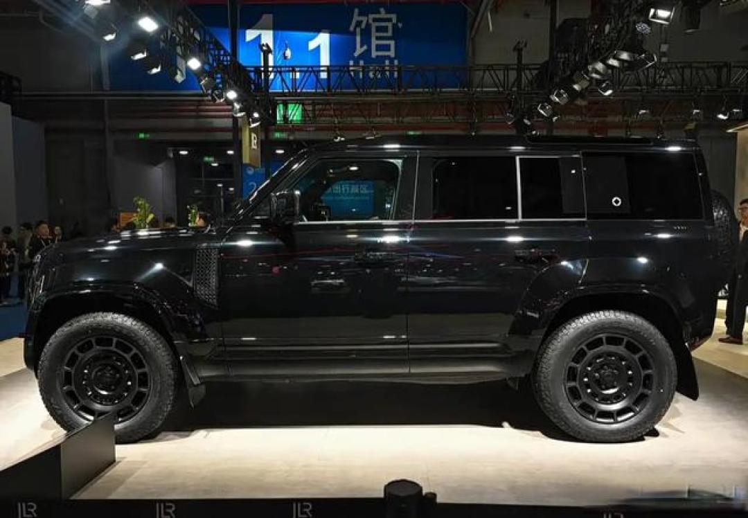 路虎卫士跌破69万!曾经硬汉如今换装宝马V8,百万级6D底盘下放
