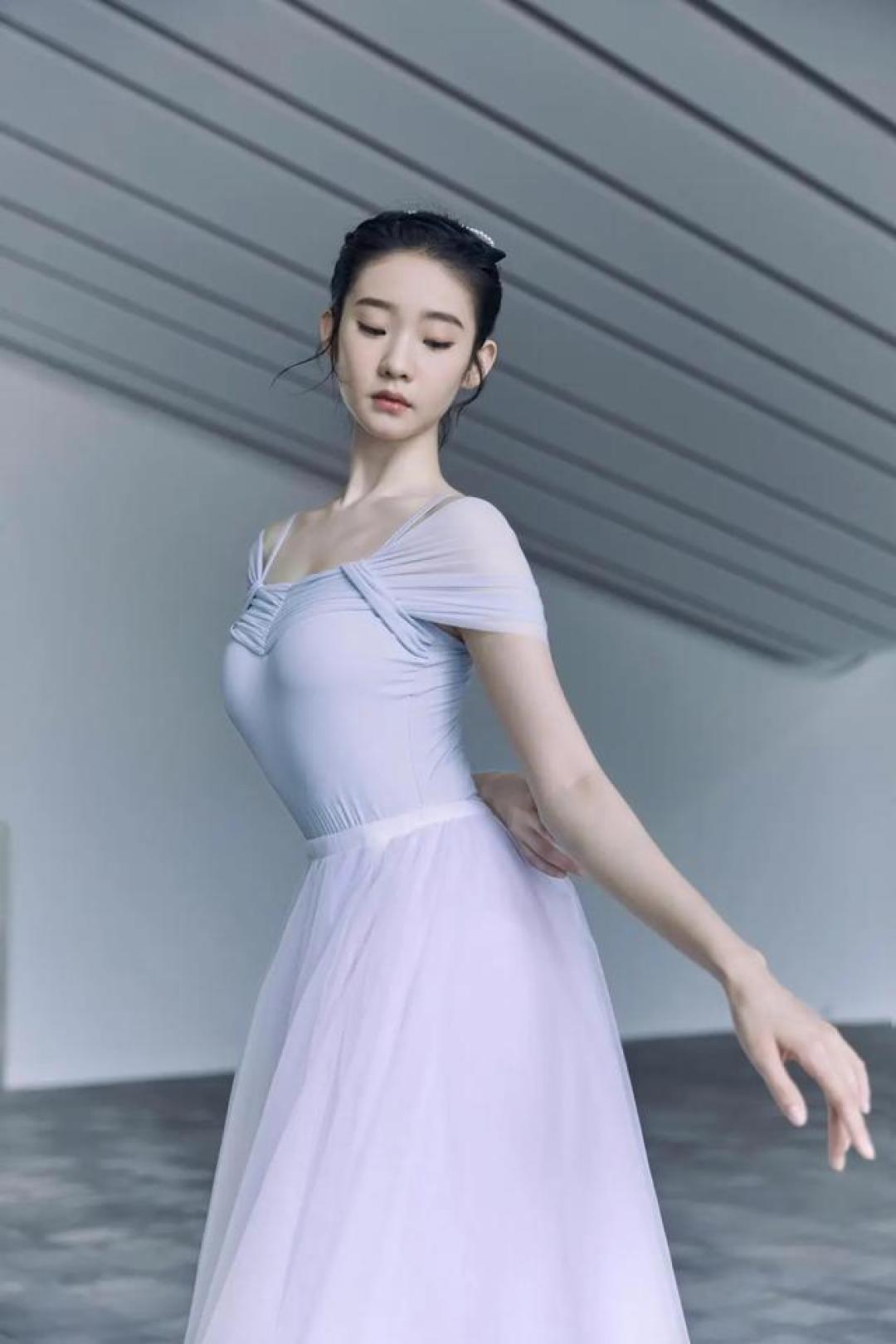 舞倾城!盘点芭蕾舞出身的女明星,果然个个都是体态模板!