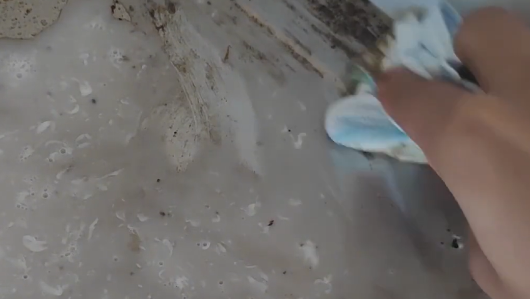 油烟机不管多脏多油,教你用一个口罩,不拆不卸就能焕然一新