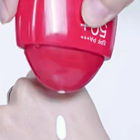 过年出游防晒锁死这支！丸美大红盾让你美着疯玩！