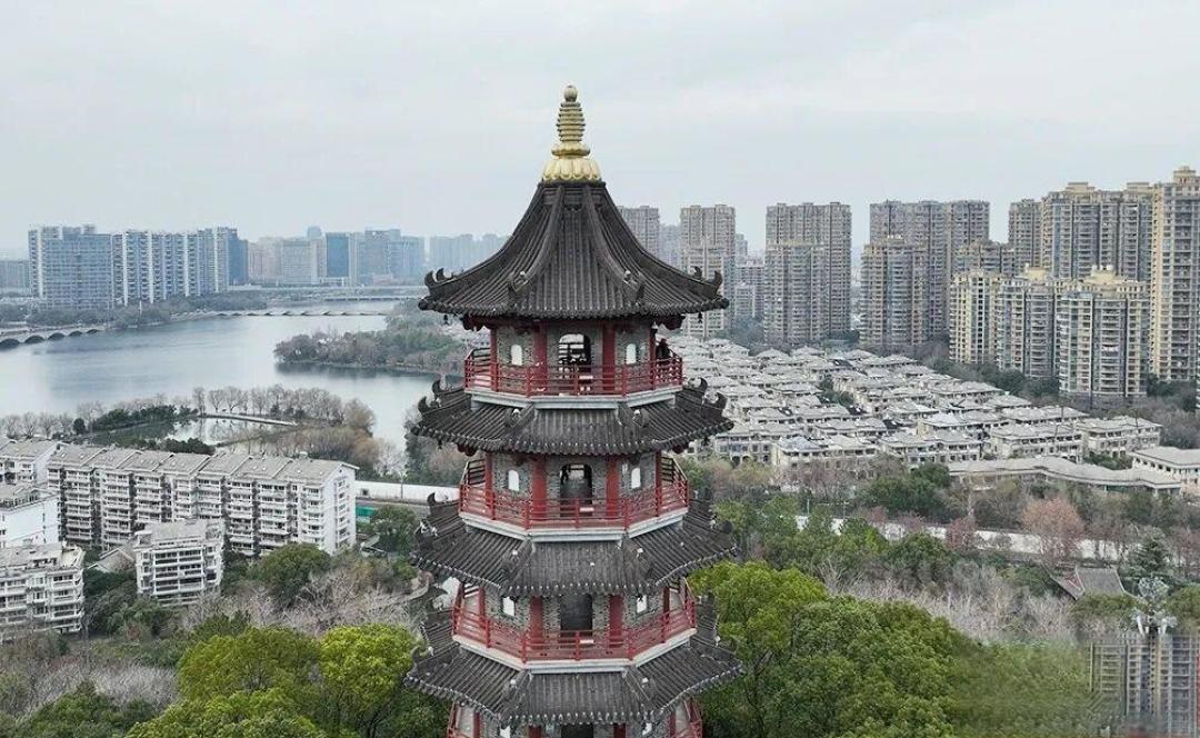 【科技潮玩】新奇!“小鸽飞行”落地绍兴蕺山公园 无人值守智能航拍开启低空文旅新体验