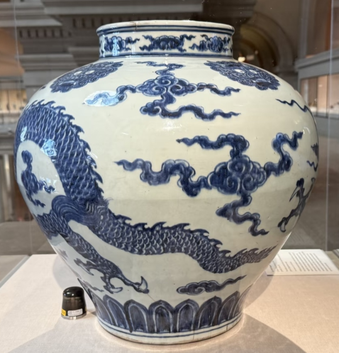 纽约大都会博物馆珍藏：永宣青花巅峰之作～宣德云龙纹大罐赏析