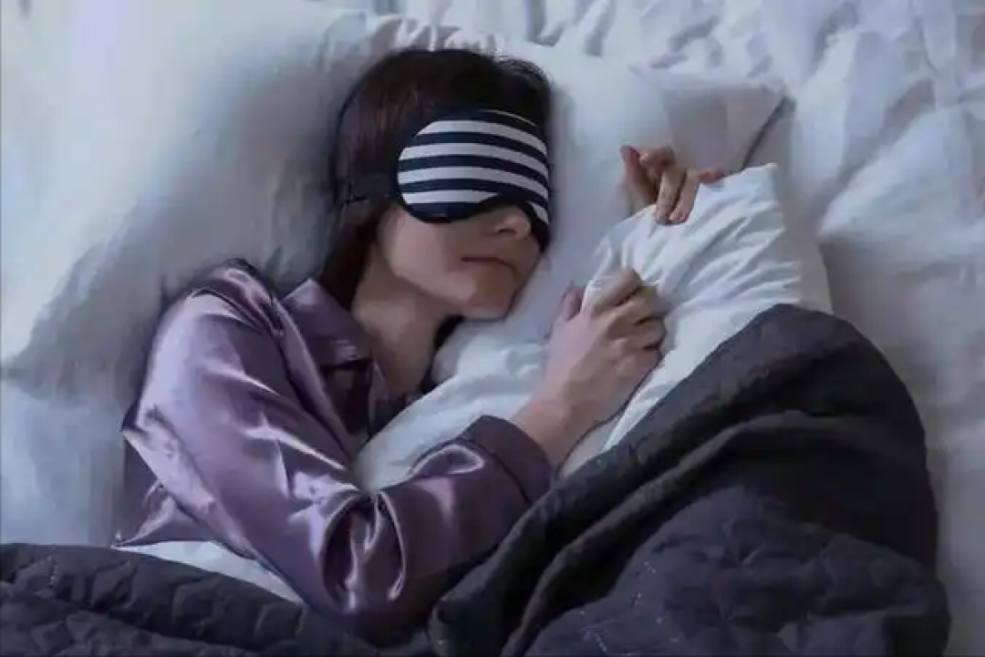 睡觉时总在半夜醒来?医生提醒:睡觉时注意这几点,一觉到天亮