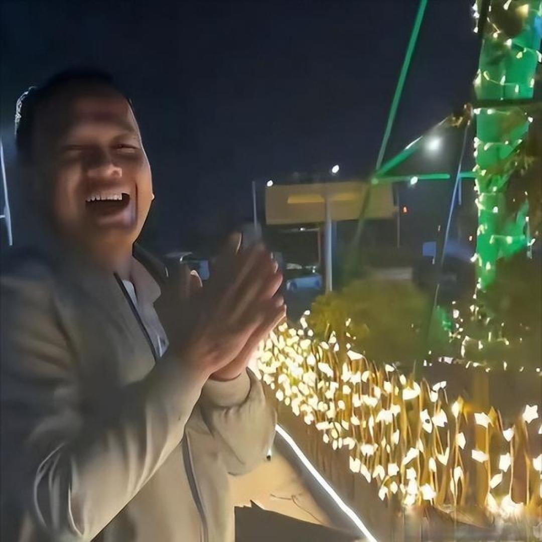 全红婵回乡过节,父亲巨资布置夜景,国家队的去留再添悬念