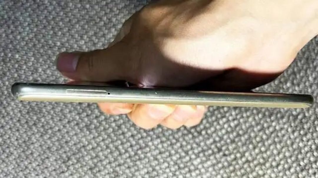 【手机—康佳711S】国产电视厂商跨界定制的手机，5.5英寸大屏足够用，锤子OS是亮点