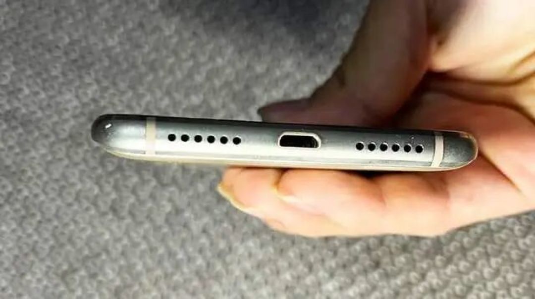 【手机—康佳711S】国产电视厂商跨界定制的手机，5.5英寸大屏足够用，锤子OS是亮点