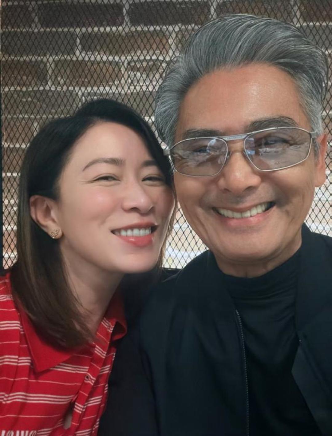 71岁周润发状态绝佳!满头银发身形挺拔,50岁佘诗曼晒合影秒变小迷妹