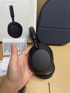 索尼WH-1000XM5：我的“通勤结界”与“灵感后台”