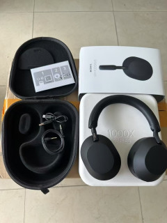 索尼WH-1000XM5：我的“通勤结界”与“灵感后台”