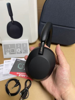 索尼WH-1000XM5：我的“通勤结界”与“灵感后台”