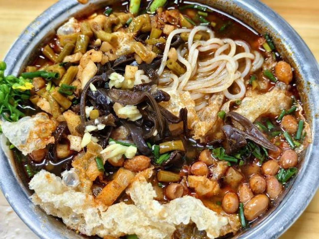 螺蛳粉的Plusmax进化论:从加料自由到冰鲜锁魂,一口彻底封神
