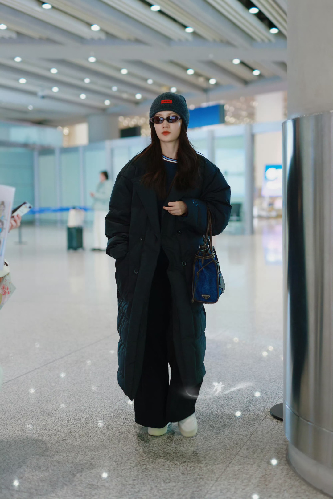 Prada机场造型盘点:马龙、杨幂、Lisa演绎百变高级感