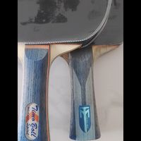 波尔精神的细手柄更适合手小的人使用，手柄粗细对选择球拍的影响