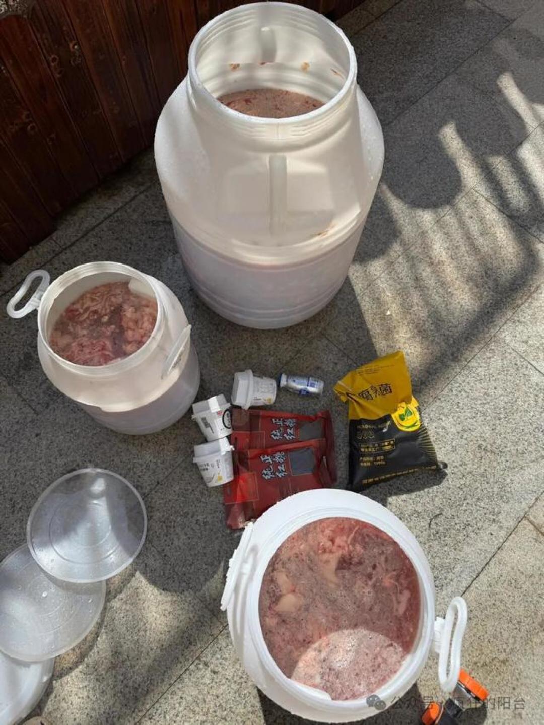 别再单浇清水养花！5种自制肥水，盆土肥到流油花疯长