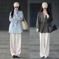 今年春天“短大衣”又火了，配这3条阔腿裤，时髦显高又好看