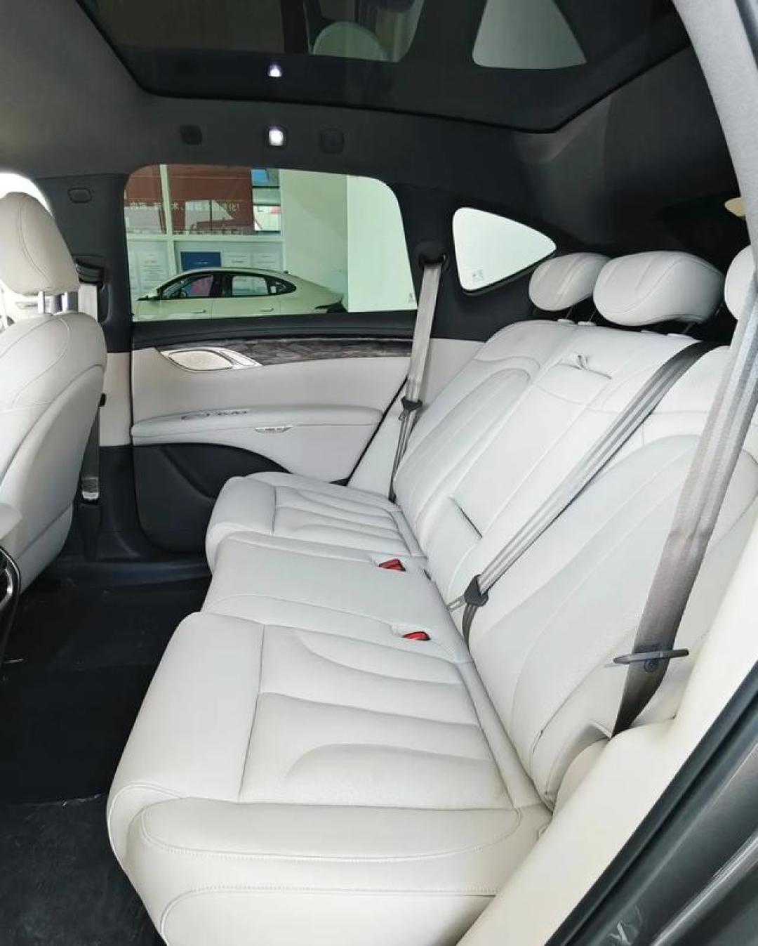 智己LS7深度实测:30万级纯电中大型SUV,空间、驾控、智能全拉满