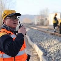 铁路夫妻用对讲机通话超十万次，说得最多的是这两个字……