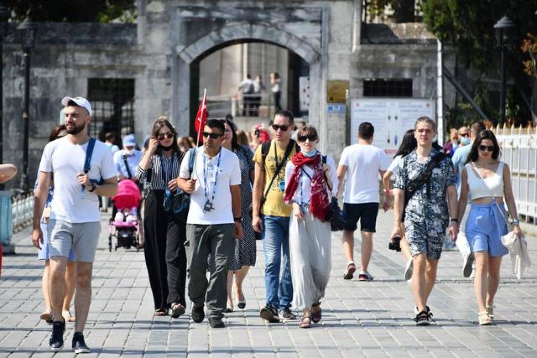 中美差距太明显!美国游客实地转一圈,感叹中国比美国强太多了