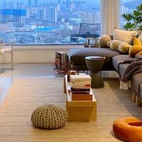 越来越多人客厅不铺实木地板，学学广东人的做法，便宜耐用还防潮