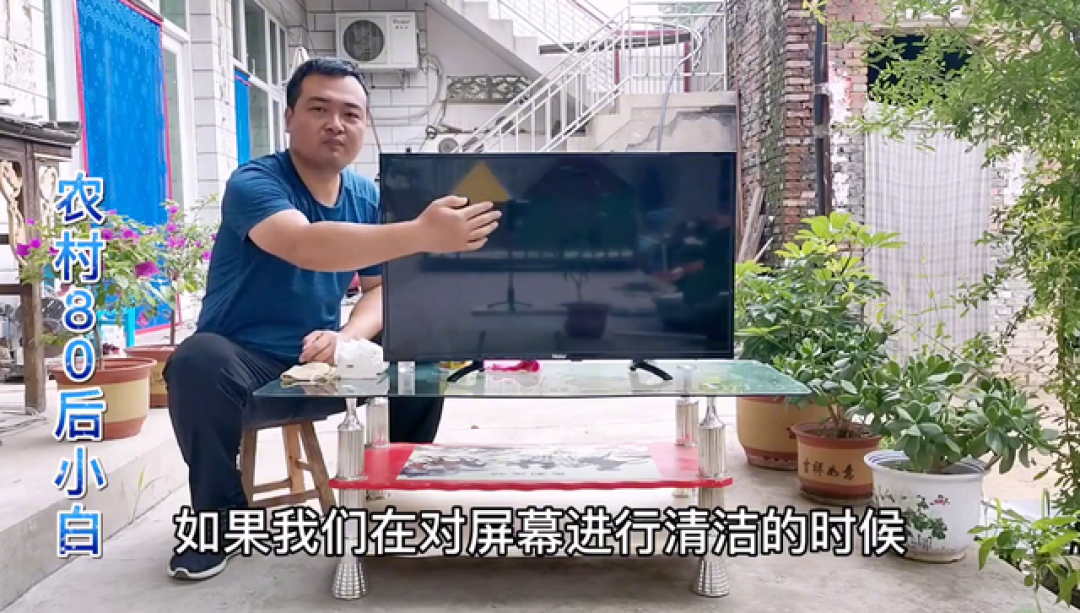 液晶脏了千万别用水和酒精,小伙教你正确方法,擦完干净不伤屏
