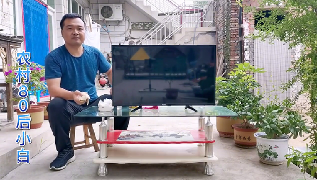 液晶脏了千万别用水和酒精,小伙教你正确方法,擦完干净不伤屏