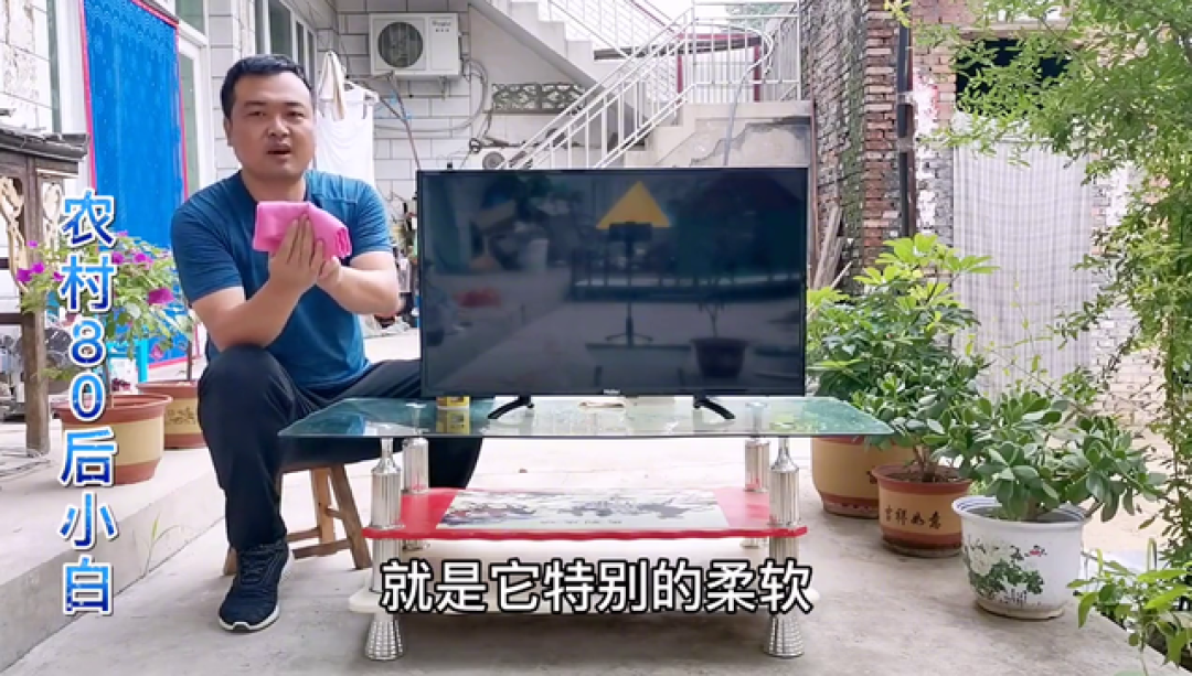 液晶脏了千万别用水和酒精,小伙教你正确方法,擦完干净不伤屏