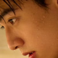 控油提亮一步到位：5 款适合男士的洁面产品实测解析