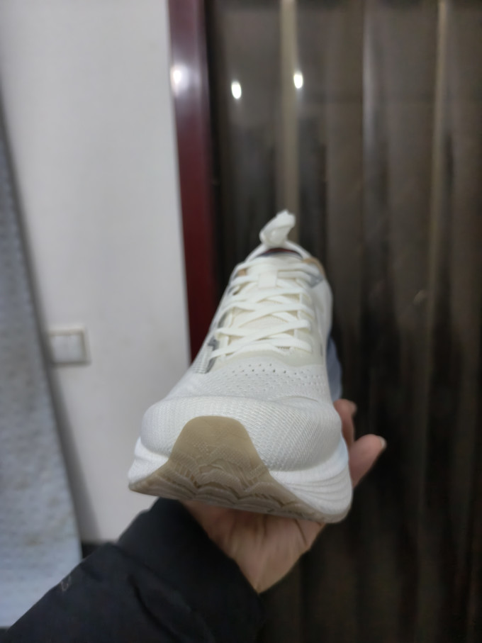 特步跑鞋