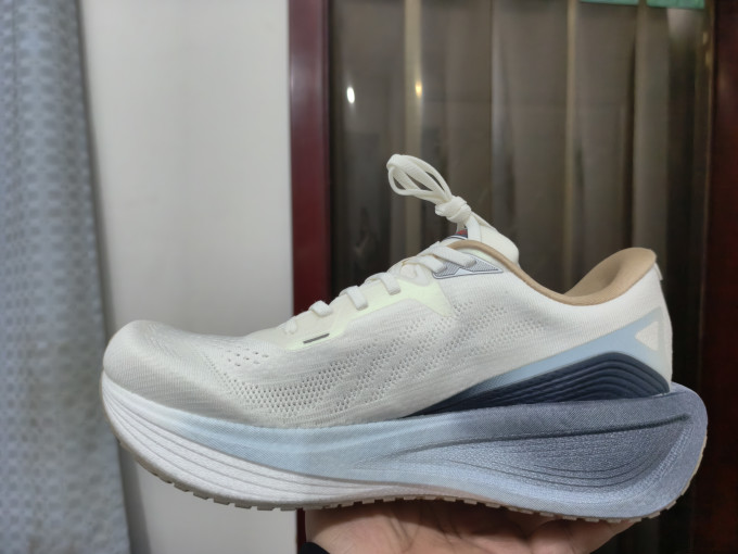 特步跑鞋