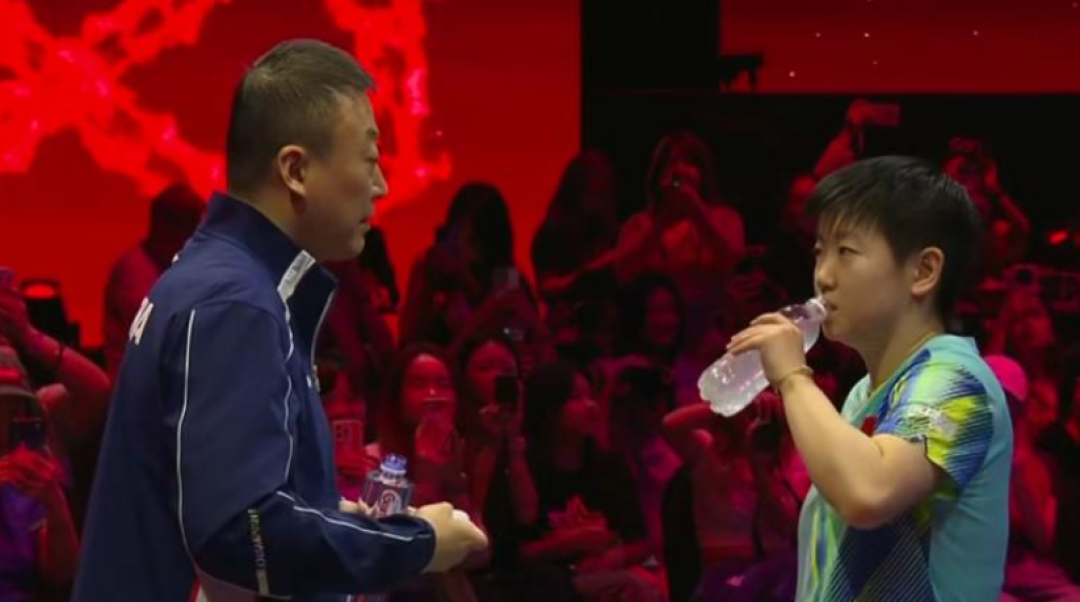 3-1!孙颖莎吃黄牌评论一边倒,37岁老将输的心服口服!莎莎:不是我的分我坚决不要!
