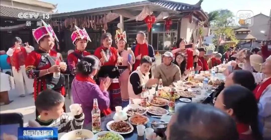 视频丨打食桃、长桌宴、乘船登岛 银发族新春出游偏爱这些地方