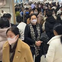 256元羽绒服遭疯抢的背后：胖东来贩卖的是什么？