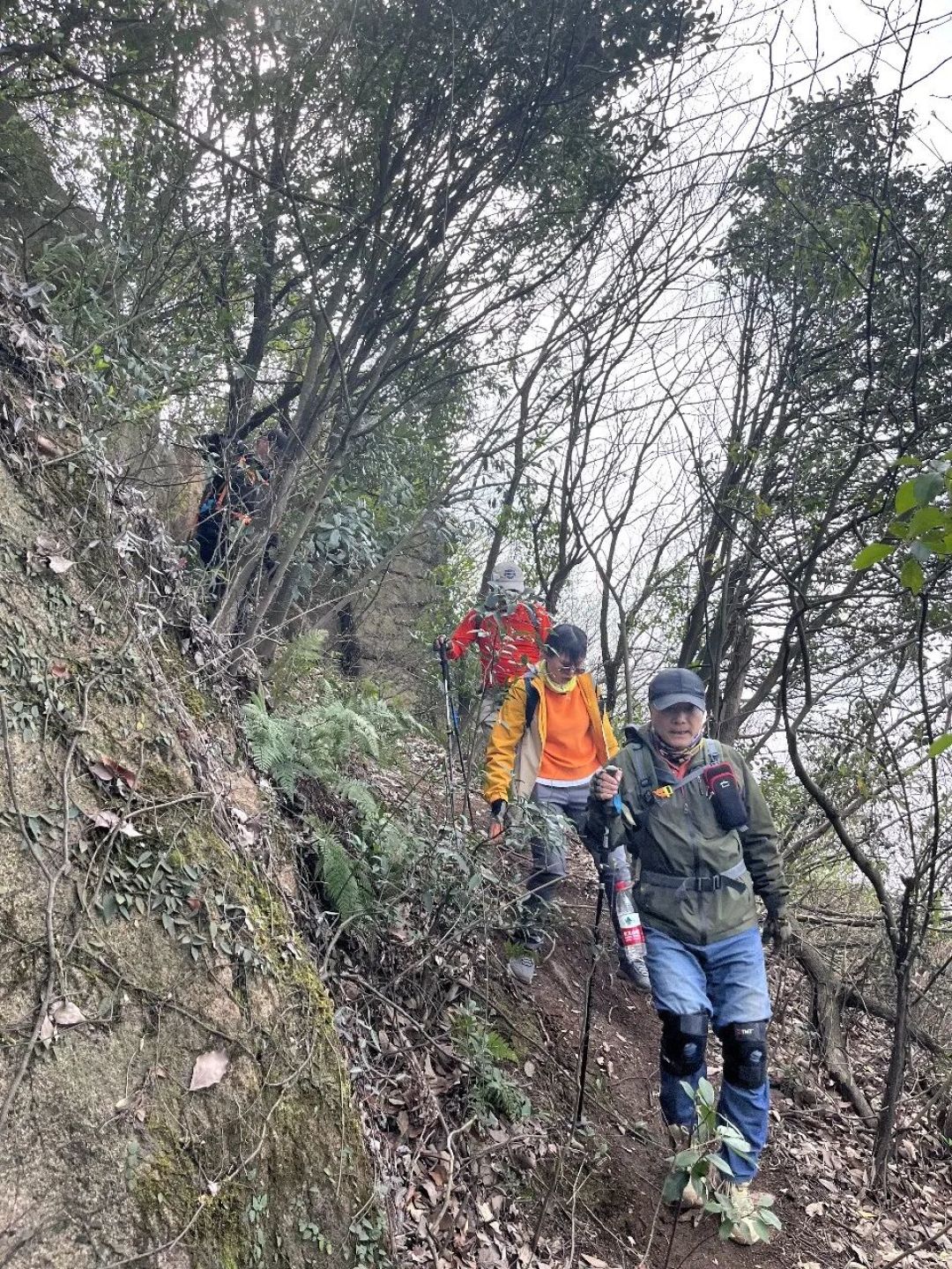 攀爬70度崖壁“鱼骨线”,遭遇了温柔江南的“野蛮”