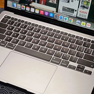 4000元档MacBook值不值得买?续航静音与生态协同是优势,但8GB内存和单USB-C成硬伤