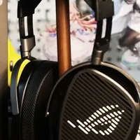 HIFIMAN＆ROG臻世平板振膜游戏耳机测评分享 配件和质感较为优秀的ROG与有着超强单元与调音的HIFIMAN带来的联名产品表现如何？本期视频给你答案
#hifiman  #rog  #游戏耳机  #三角洲行动  #无畏契约