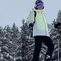 雷军春节同款滑雪服意外出圈 3000亿身家 滑雪服被扒仅299元