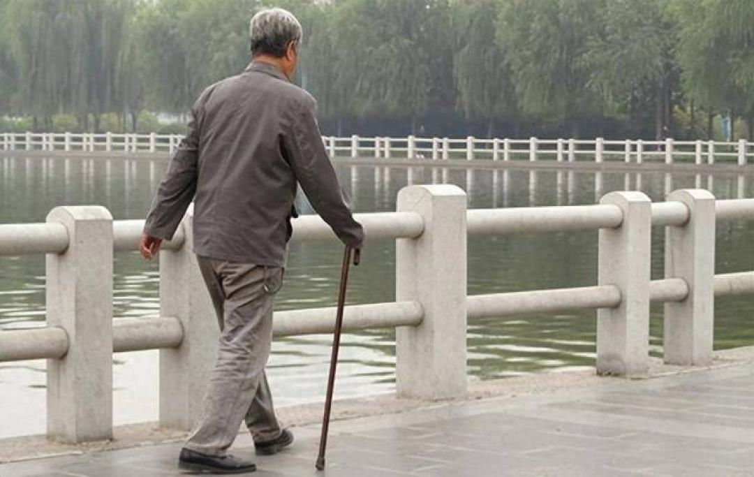 医生发现:坚持走路锻炼的老人,过不了半个月,会迎来4大改善