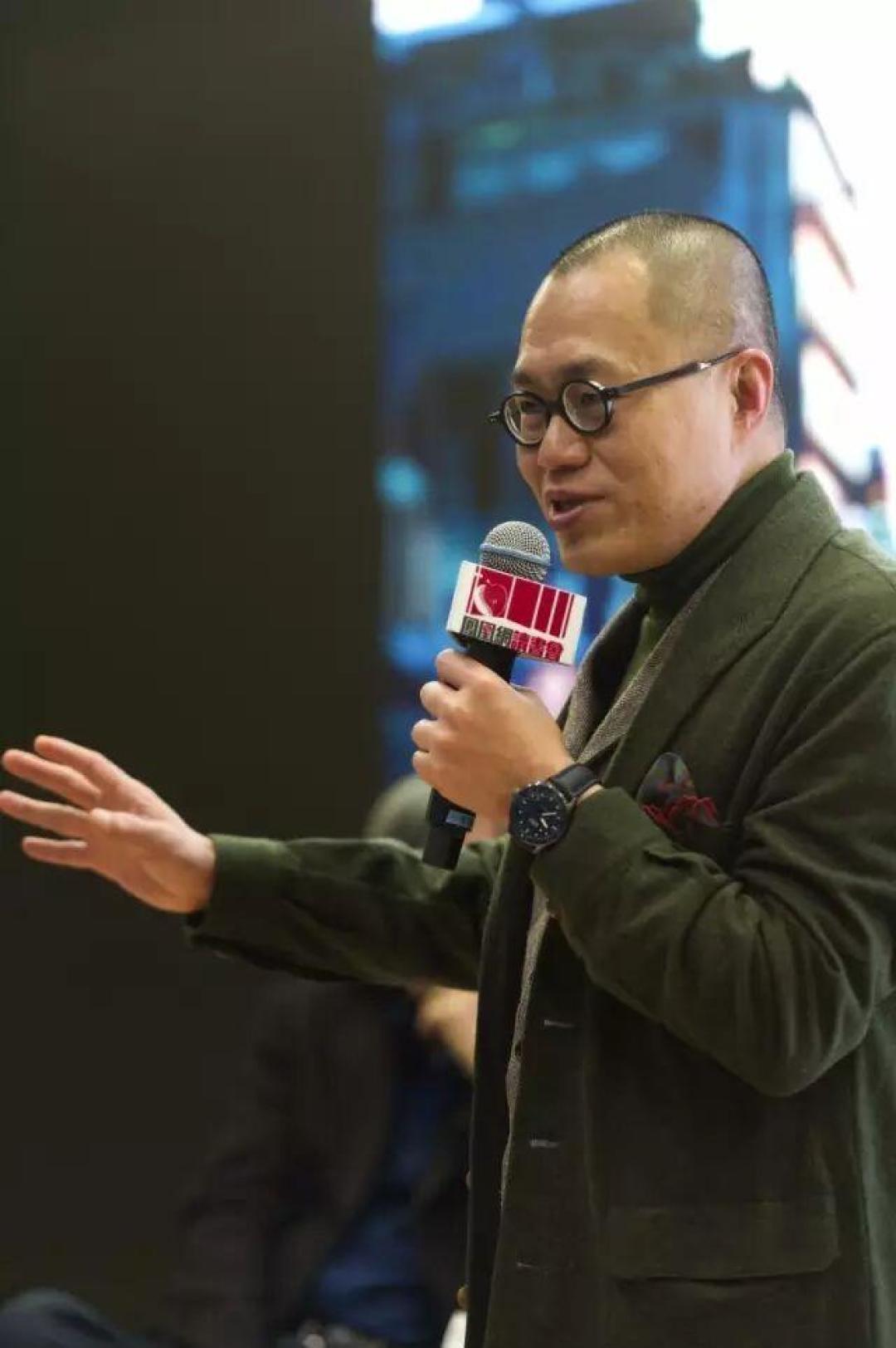 梁文道x詹宏志:读书旅行,都是“偷”别人的生活