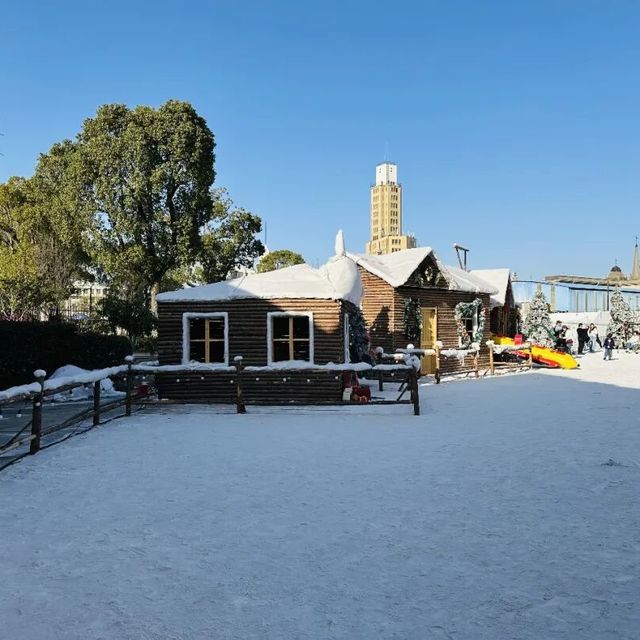 走进“雪乡秘境”——游玩上海影视乐园