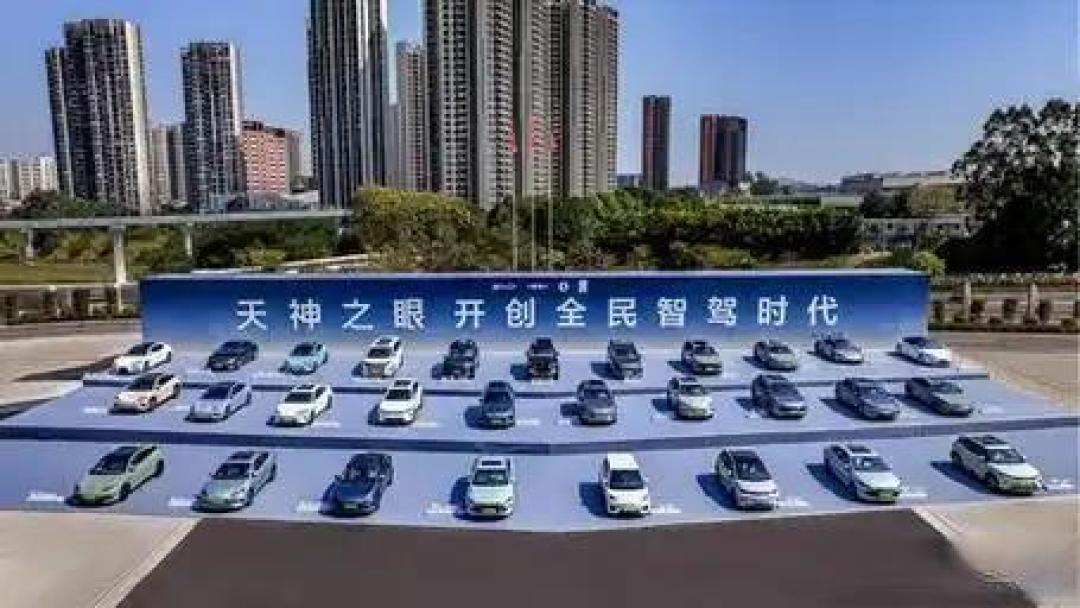 比亚迪智驾数据曝光:256万辆车每天狂跑1.6亿公里,行业规则一夜之间被彻底颠覆