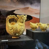 南京路步行街老凤祥：老外也扎堆来买黄金了！中式工艺太“出圈”，惊艳纽约第五大道